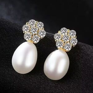 •Brides Delicate Cubic Zirconia Flower 925 Sterling Silver Drop Needle Earrings